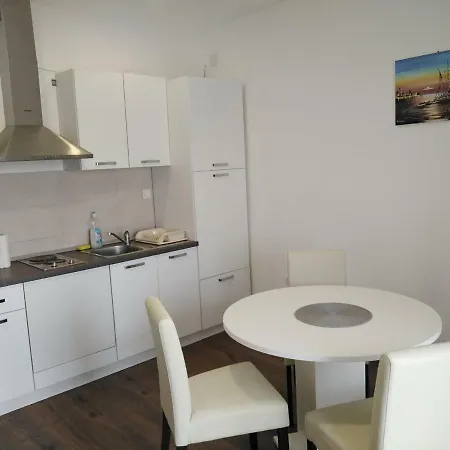 Sara & Kike With Sea View Apartment