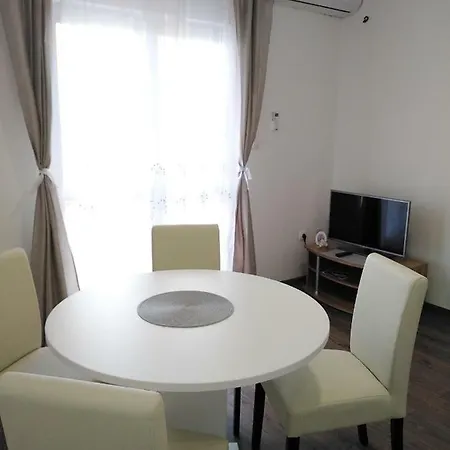 Sara & Kike With Sea View *